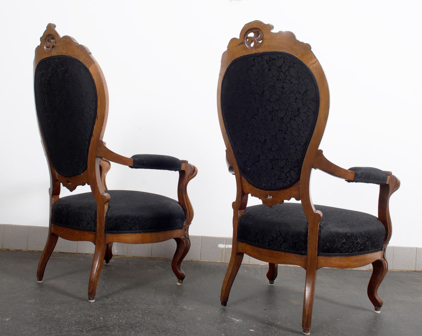 Pair Of Louis XV Style Walnut Wood Armchairs photo vinterior