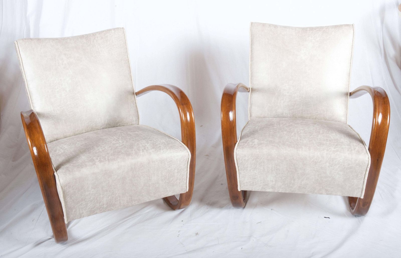 Art Deco Thonet H269 Armchair By Jindrich Halabala photo vinterior