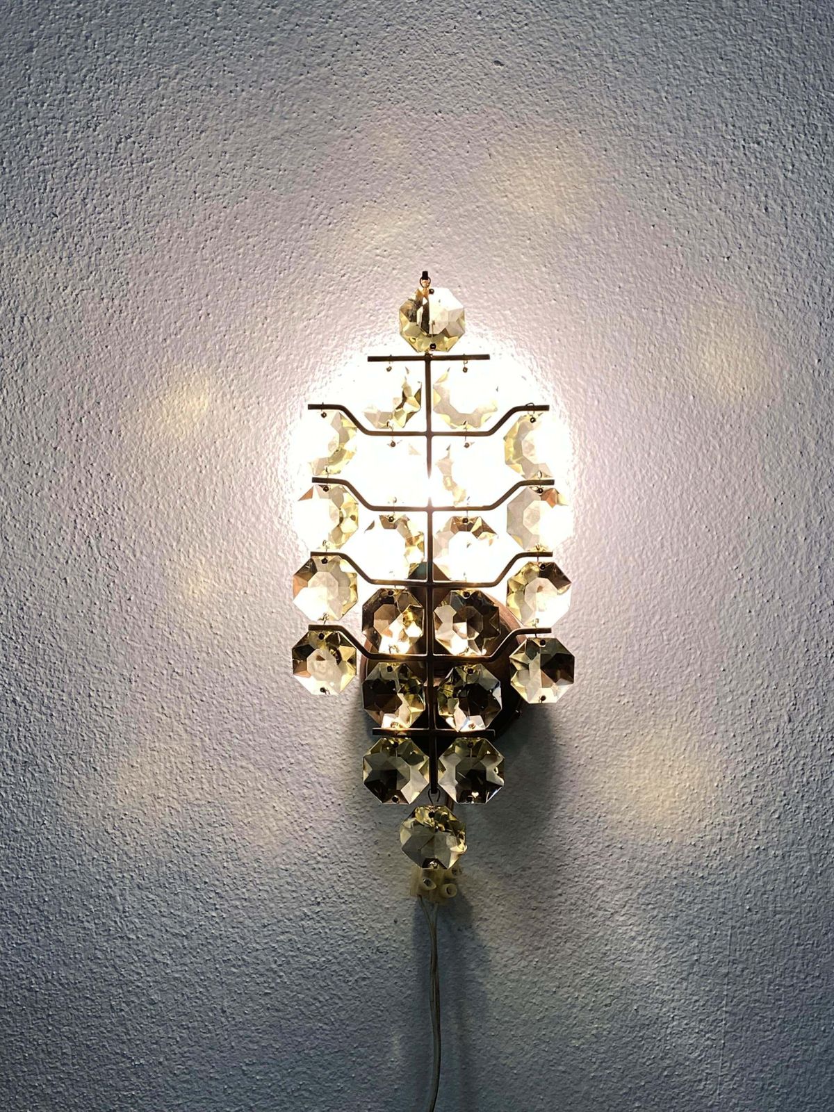 photo vinterior A Pair Of Bakalowits Sconces Wall Lights, Brass Crystal Glass, 1960s