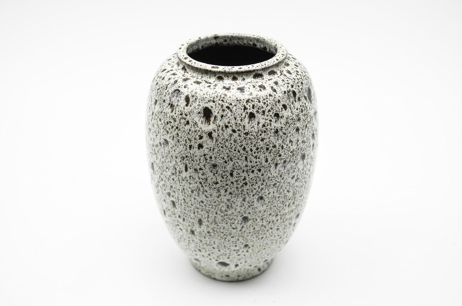 photo vintage A Set Of White Studio Ceramic Vases By Wilhelm & Elly Kuch, 1960s, Germany