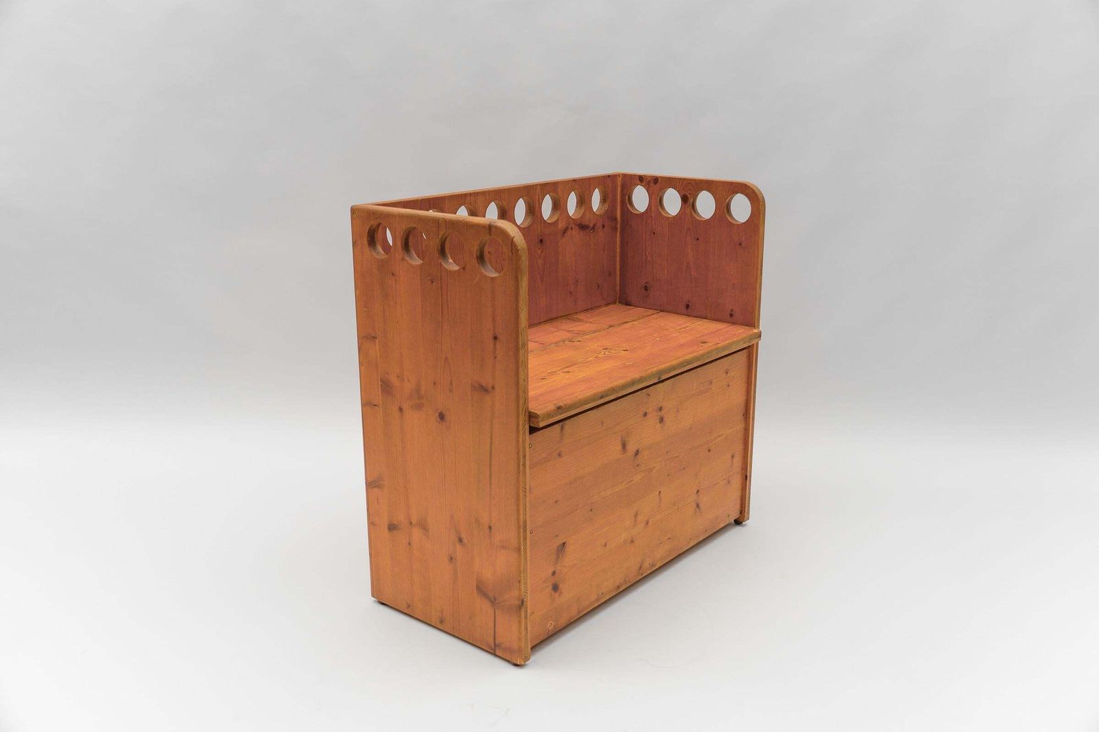 photo vintage Awesome And Rare Scandinavian Pine Wood Childs Set   Chair And Bench, 1960s