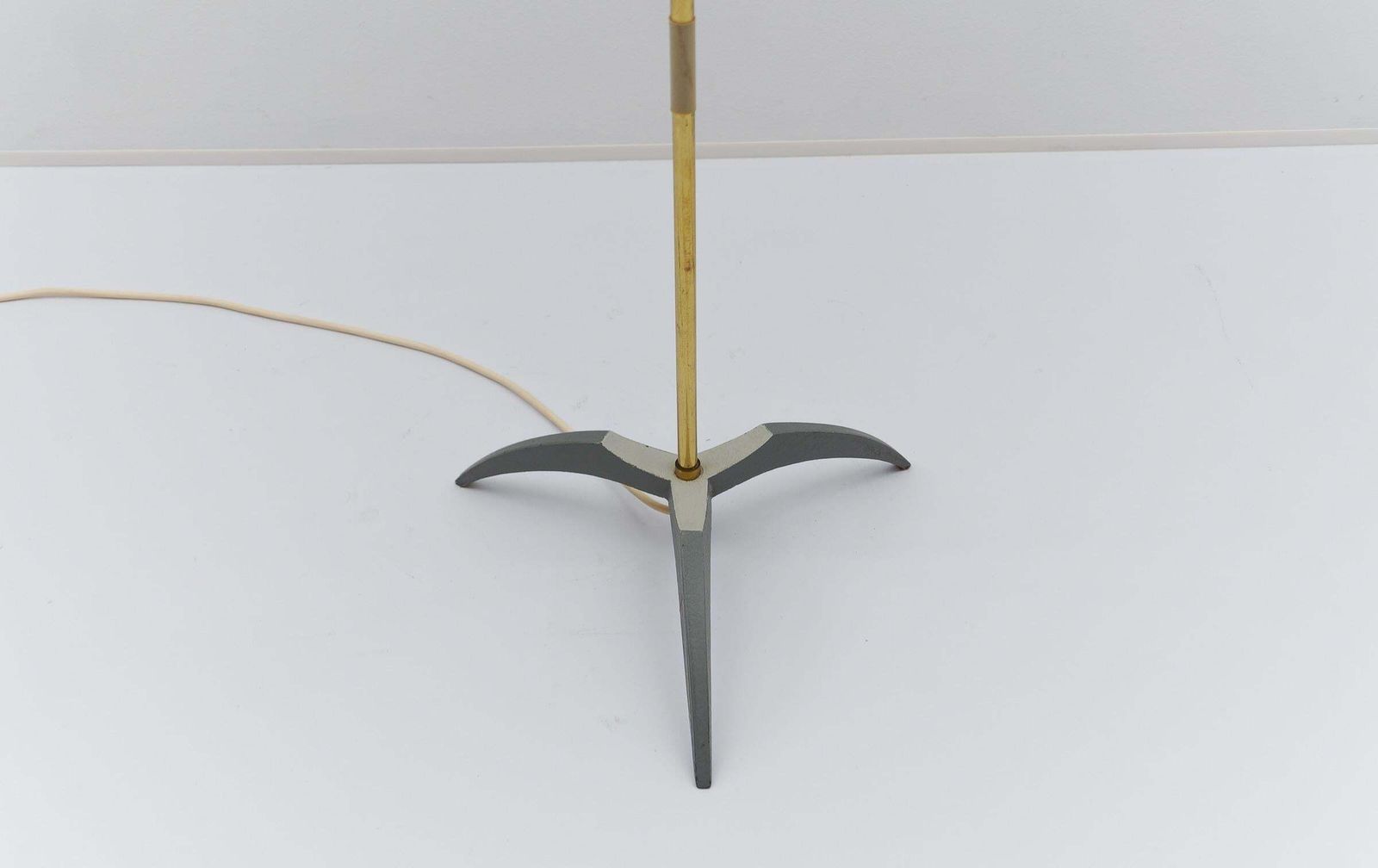 1147.0 Mid Century Modern Tripod Brass Floor Lamp, 1950s Italy photo