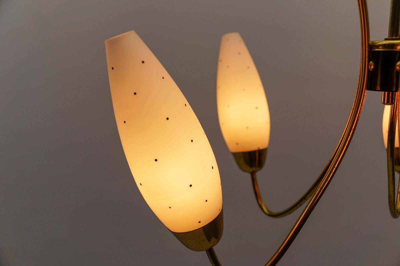 photo vinterior Awesome Brass Spider Lamp With Dotted Glass Shades, 1950s Italy