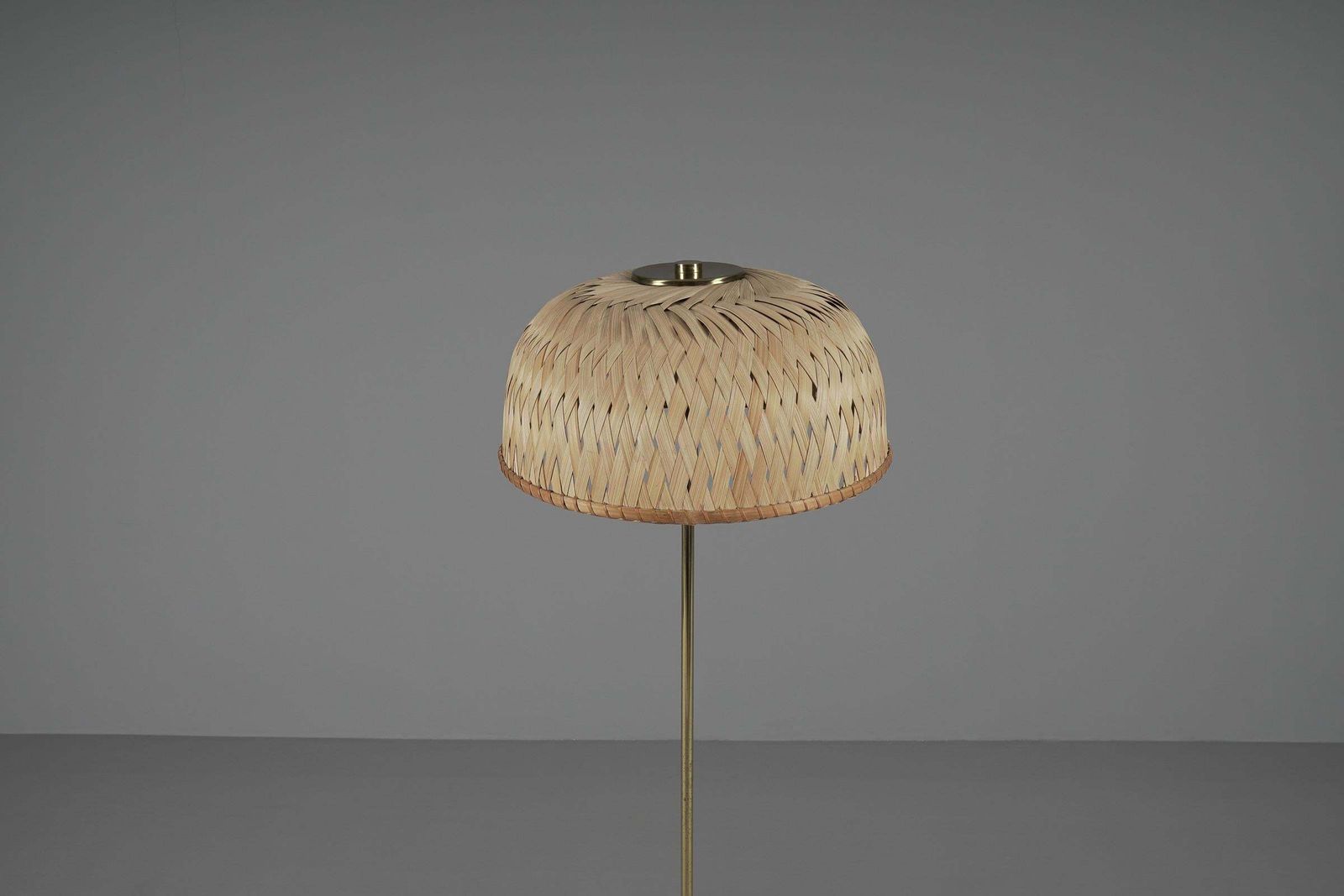Tripod Floor Lamp In Brass And Wicker Shade, 1950s Italy photo vintage