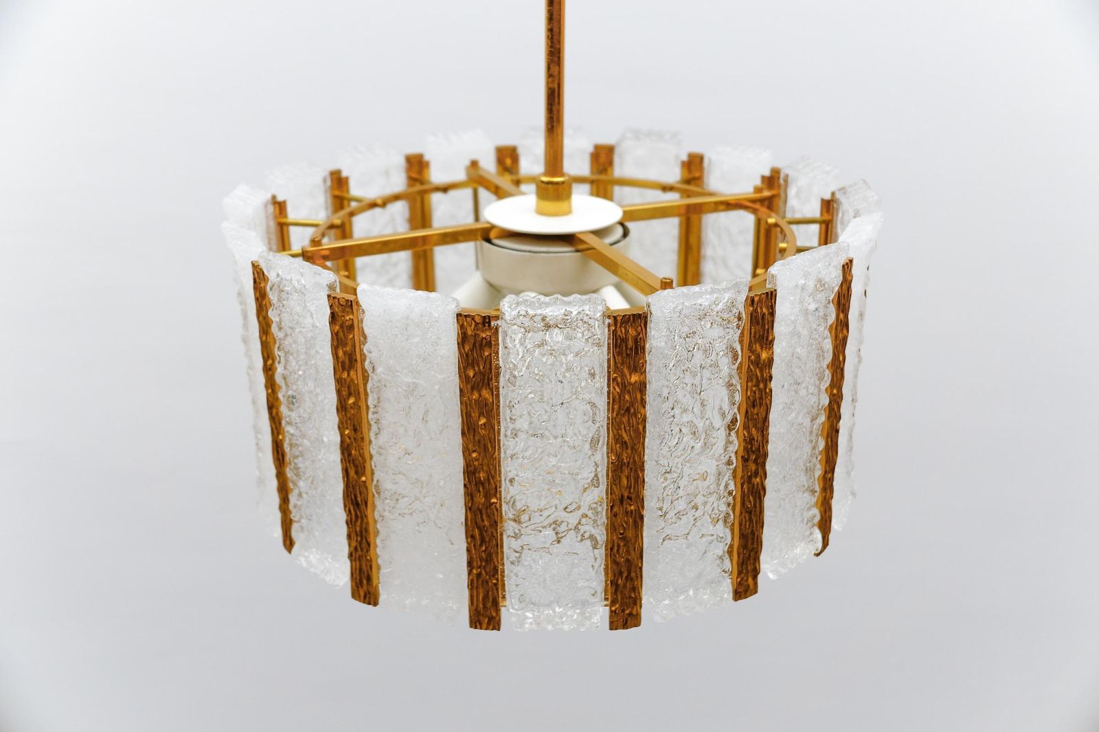 Elegant Ice Glass And Bronze Chendelier By J.T. Kamlar Franken Kg, 1960s Austria photo vintage