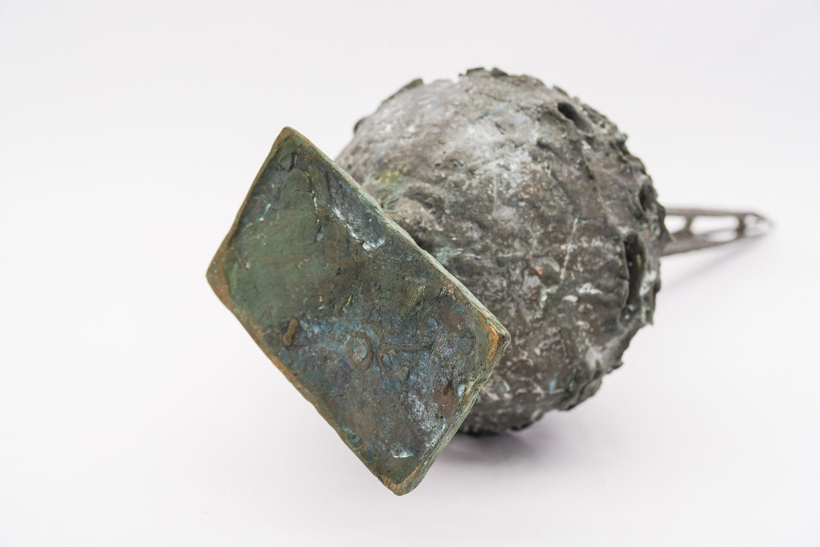 photo vinterior Unique Bronze Design Of The Ball Fountain From Nuremberg By Günther Rossow