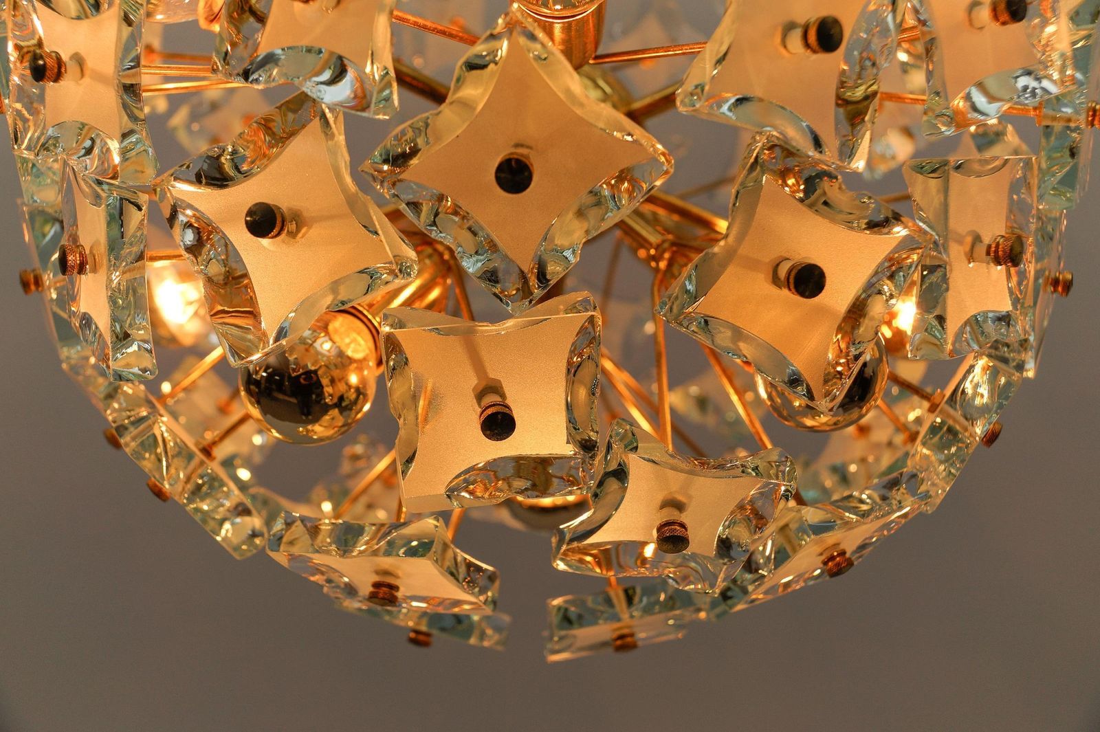 photo vintage Fontana Arte Snowflake Lamp In Gold And Glass, 1960s Italy