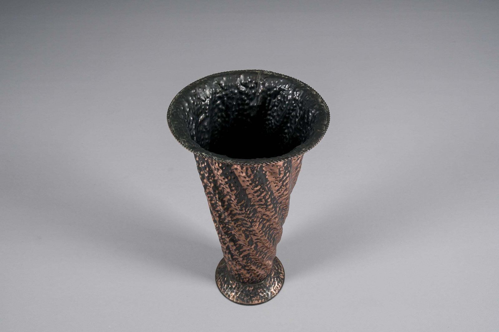 Handmade Hammered Umbrella Stand In Copper, 1960s Austria photo vinterior