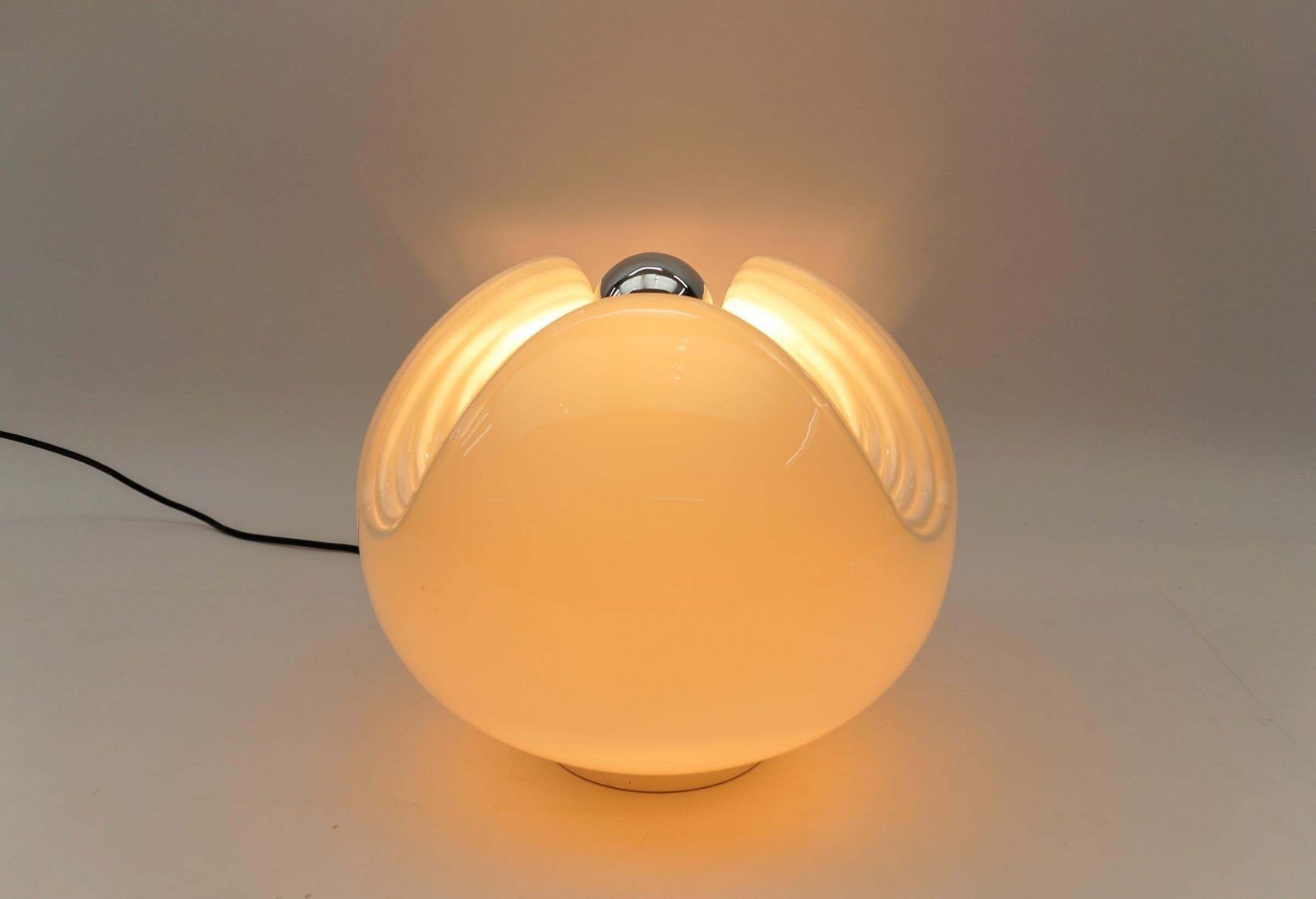 Large Opaline Glass Table Lamp "Wave" By Koch Und Lowy Für Peill & Putzler, 1960 photo Lighting