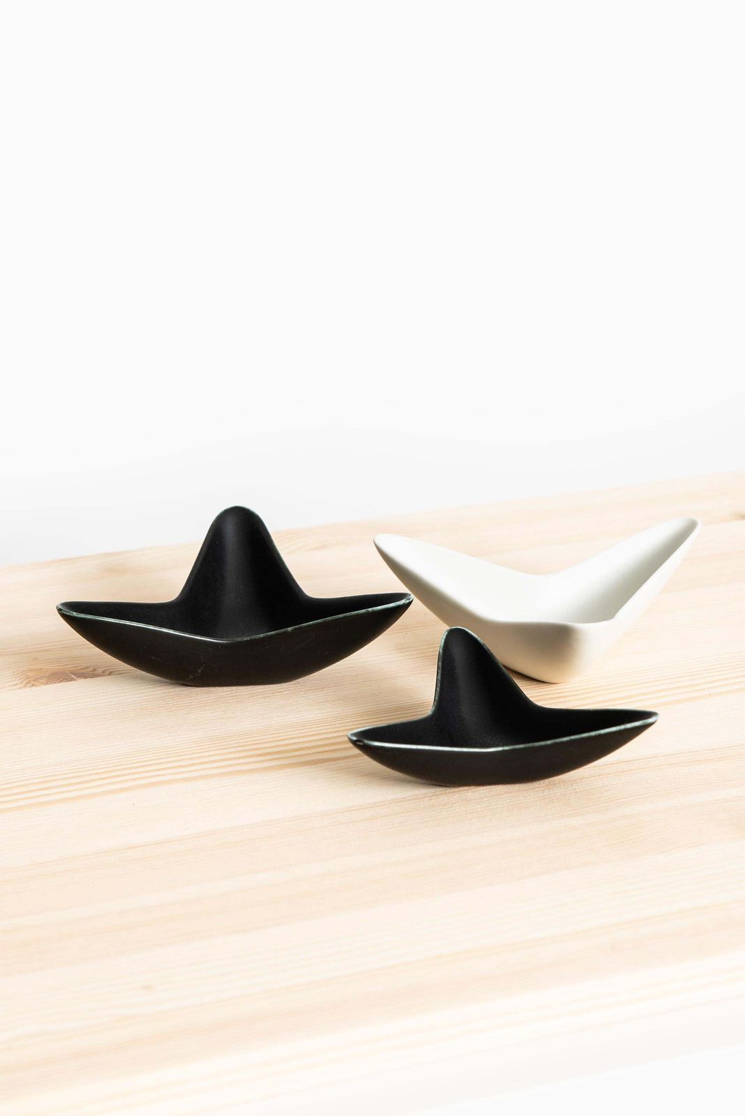 Gunnar Nylund Ceramic Bowls Model Caolina By Rörstrand In Sweden photo furniture