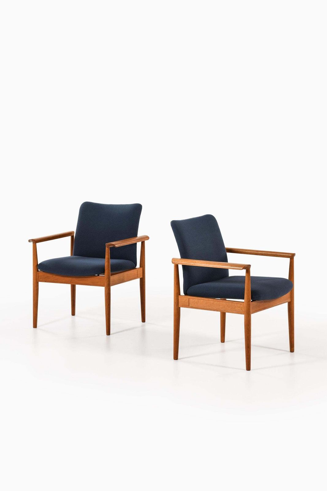 Finn Juhl Armchairs Model Fd 209 / Diplomat Produced By Cado photo Furniture