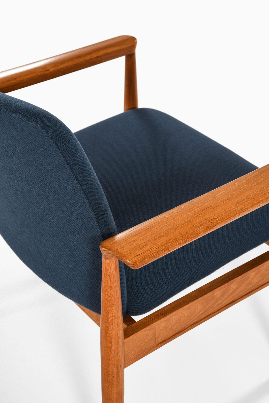 photo for sale Finn Juhl Armchairs Model Fd 209 / Diplomat Produced By Cado