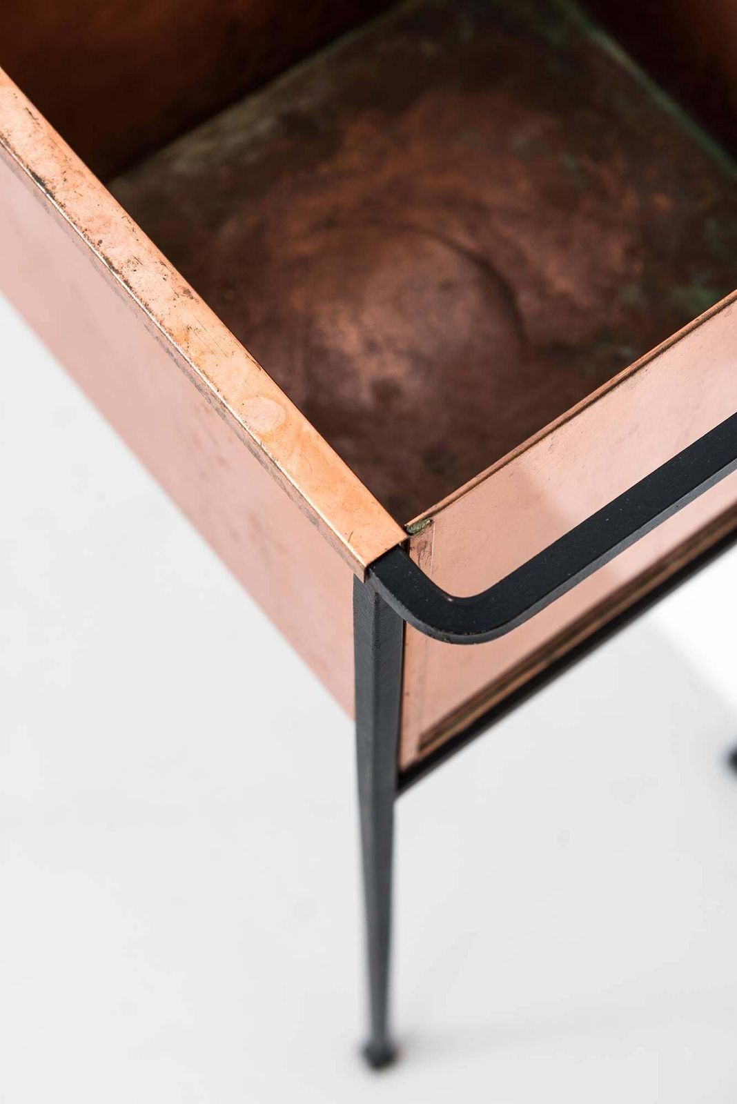Hans Agne Jakobsson Flower Table In Copper And Black Lacquered Metal photo vinterior
