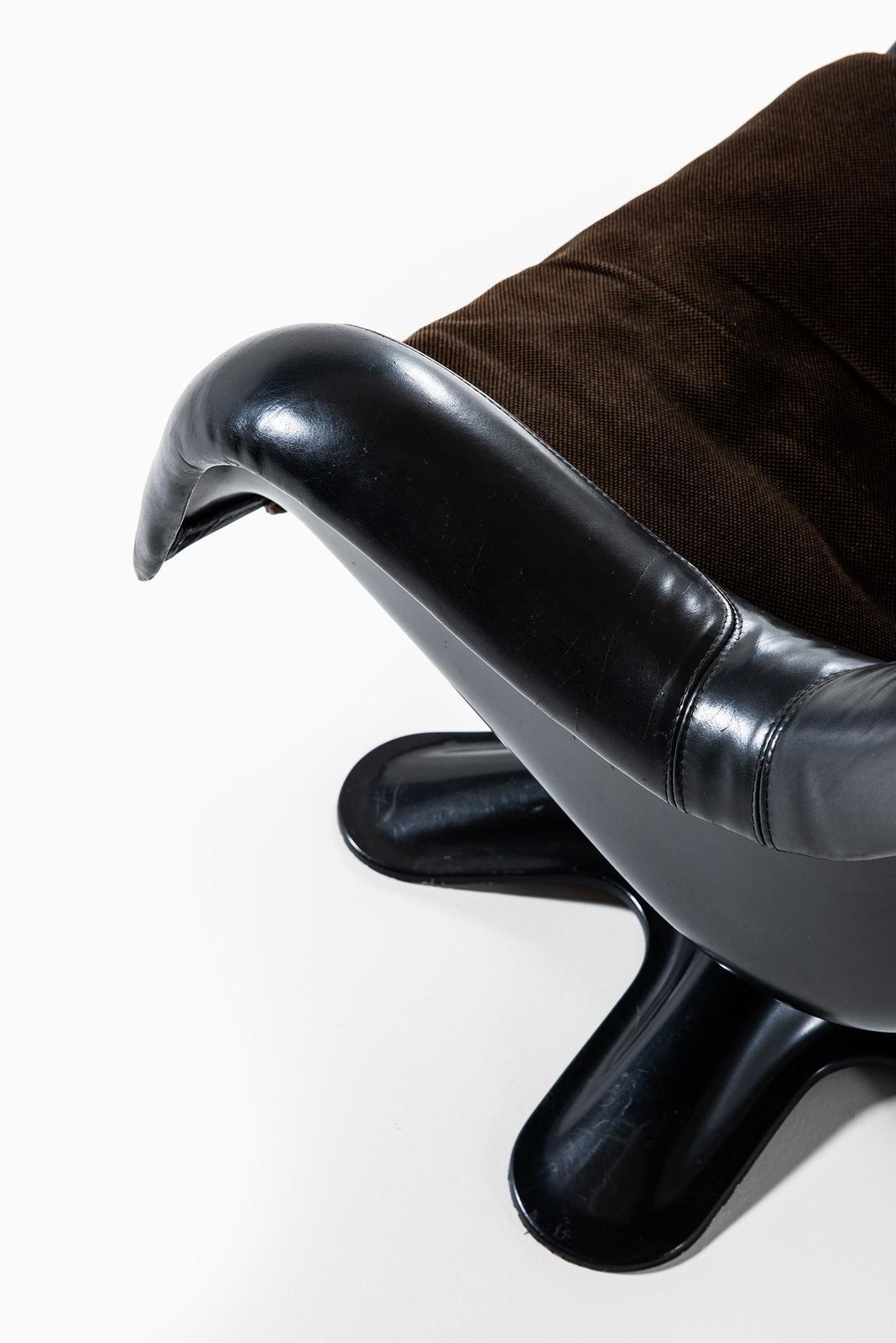 photo furniture Yrjö Kukkapuro Easy Chairs Model 418 Produced By Haimi In Finland
