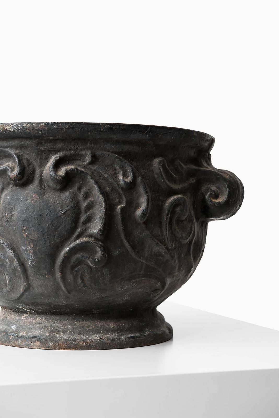 Urn / Planter 'Barockurnan' In Cast Iron By Näfveqvarns Bruk In Sweden photo for sale