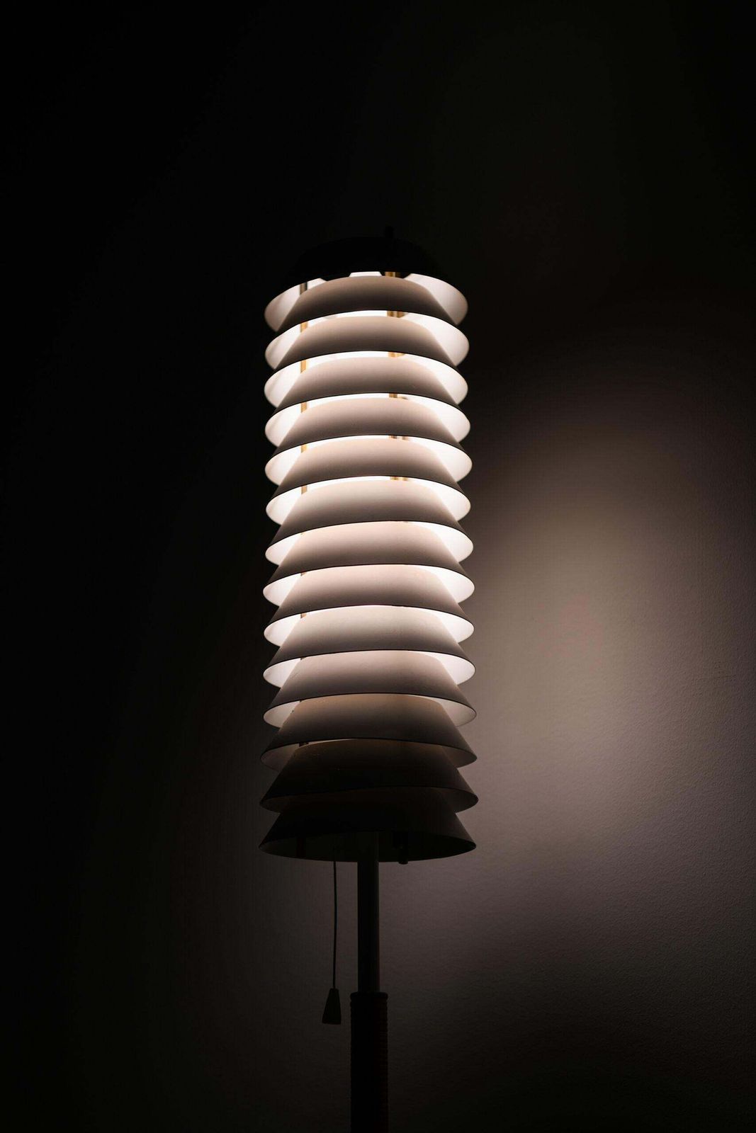 photo furniture Ilmari Tapiovaara Floor Lamp “Maija The Bee” / Maija Mehiläinen By Hienoteräs