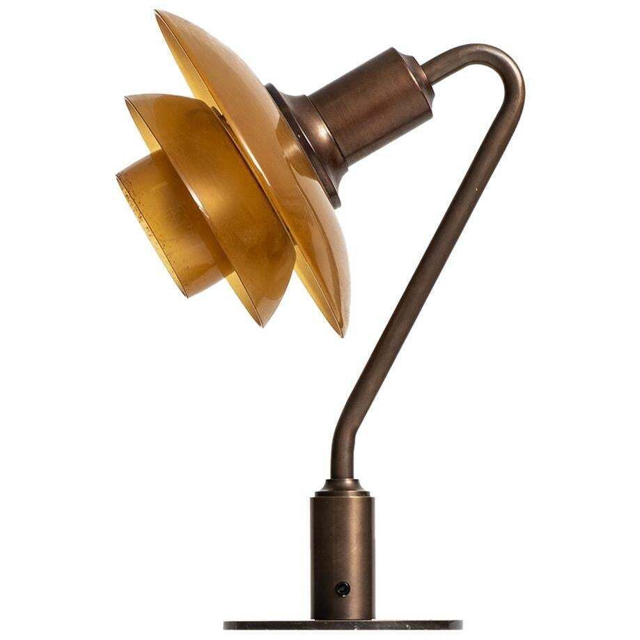Poul Henningsen Table Lamp Model Ph 2/2 'Vintergækken' By Louis Poulsen