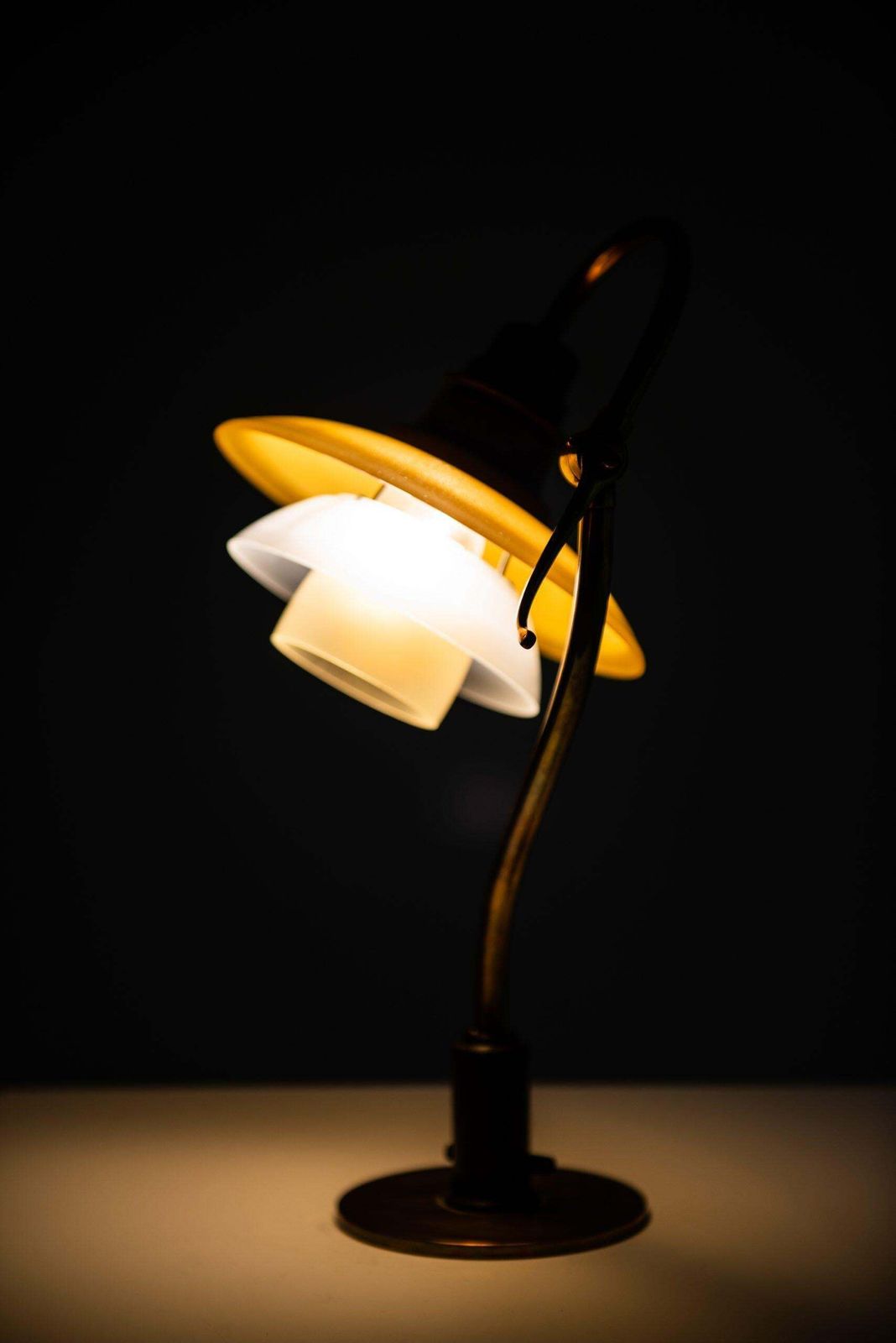 photo vinterior Poul Henningsen Table Lamp Model Ph 2/2 Produced By Louis Poulsen In Denmark