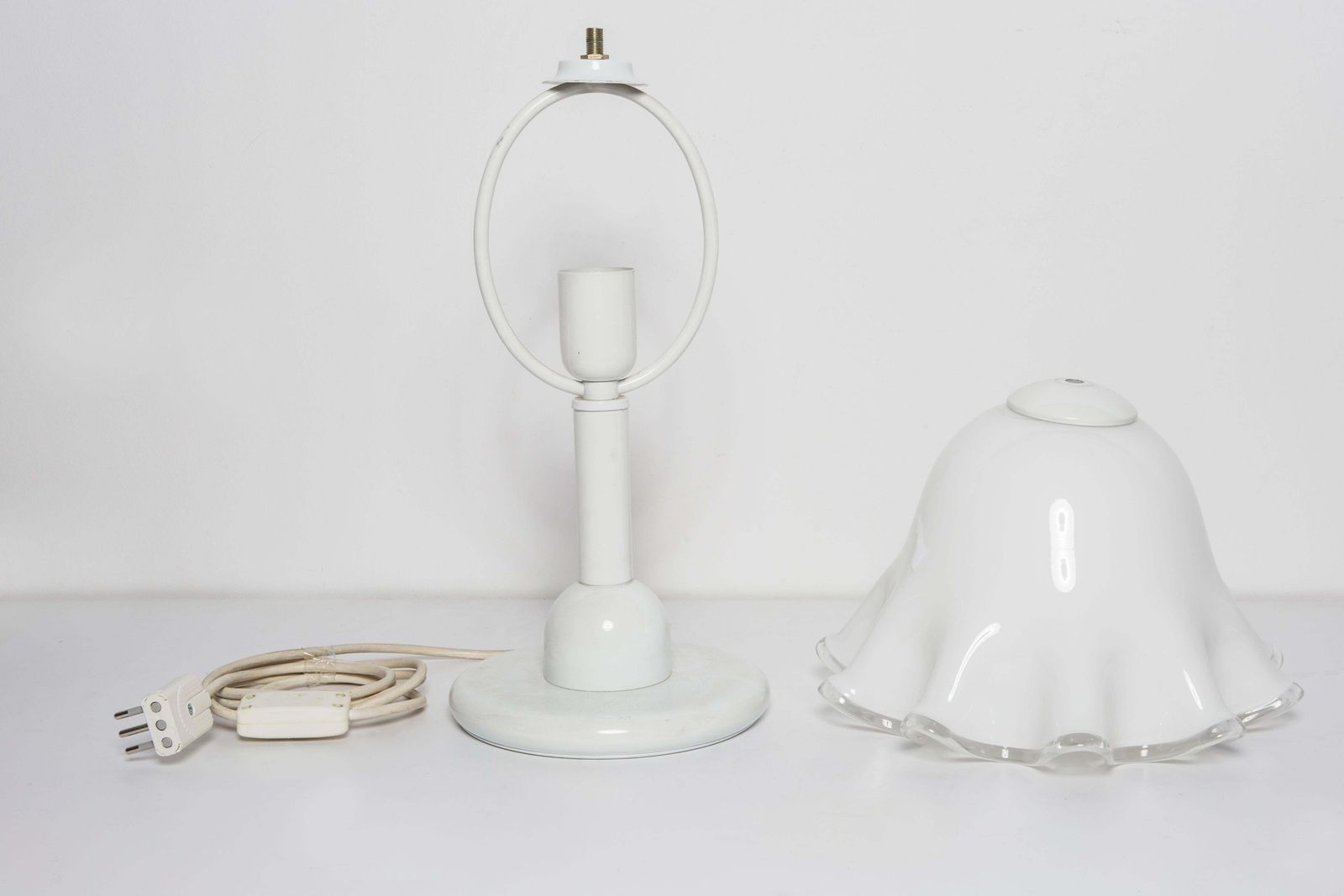 photo vinterior Set Of Two Hollywood Regency Table Lamps, White Flowers, Italy, 1960s
