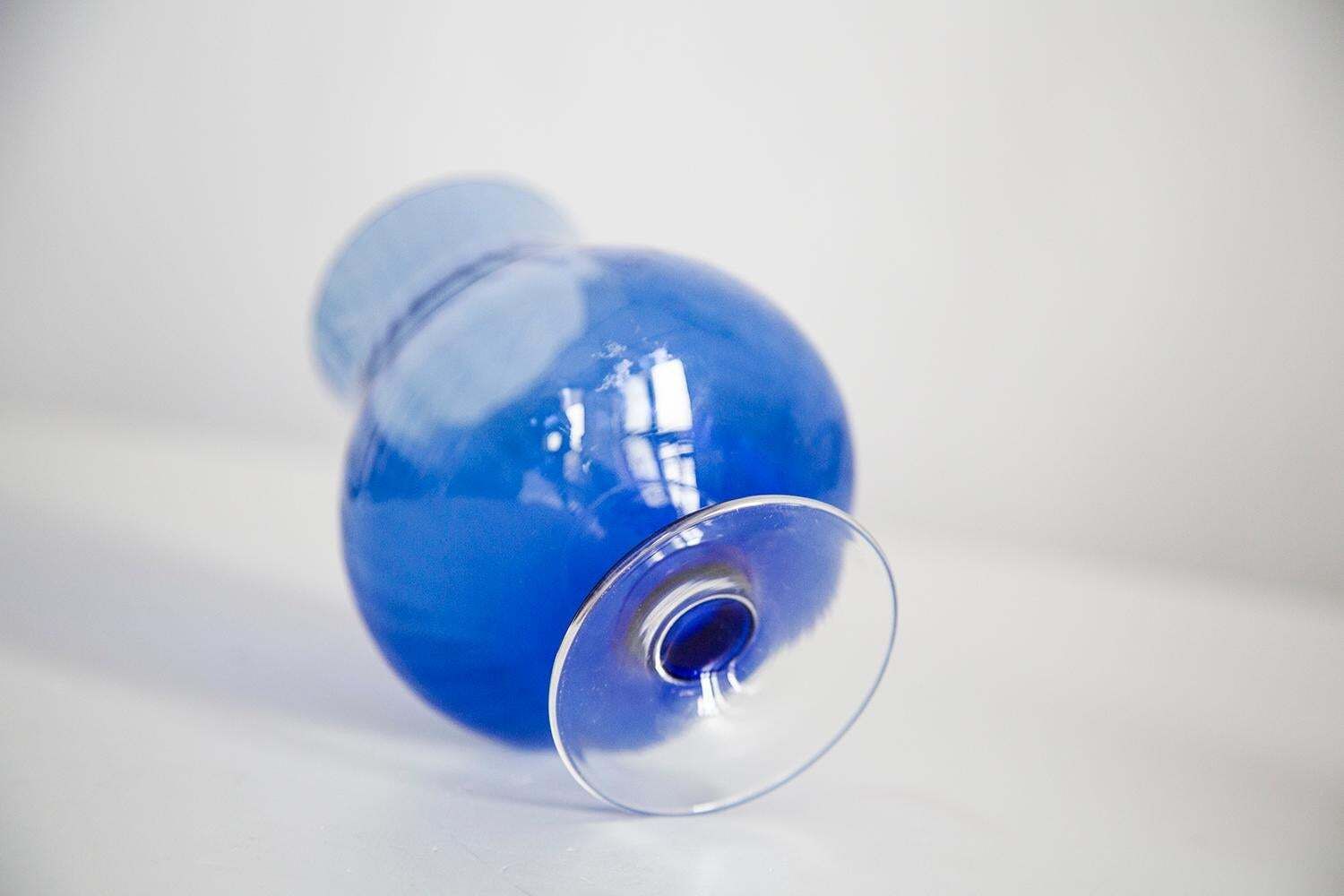 photo vinterior Mid Century Vintage Small Blue Crystal Vase, 20th Century, Europe, 1960s