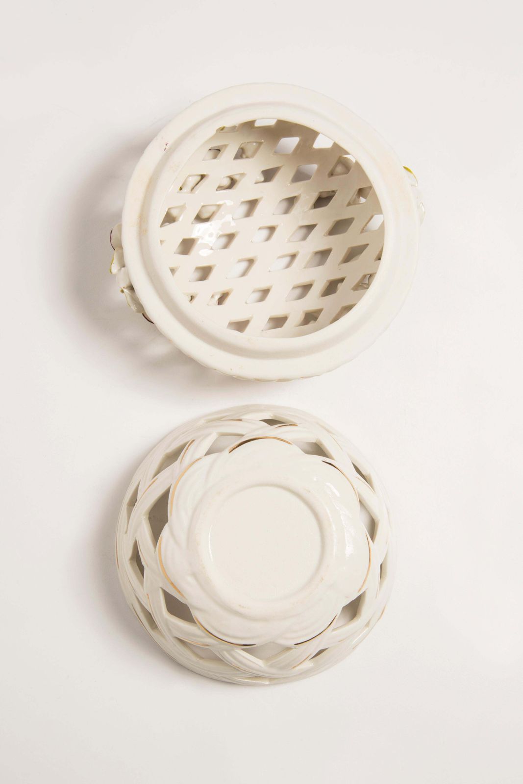 photo for sale Midcentury Porcelain Roses Casket, Cigarette Case, Or Jewelry Box, Italy, 1960s