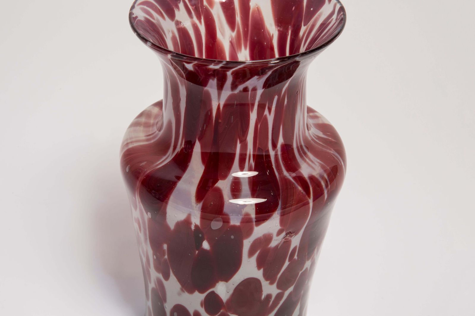 photo furniture Mid Century Vintage White And Red Dots Murano Vase, Italy, 1960s