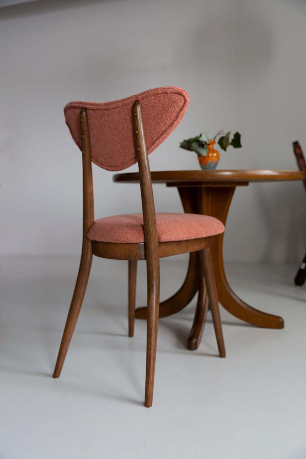 Vintage Oranje Fluwelen Stoel Met Hartvorm, Europa, Ca. Jaren 1960 photo Meubels