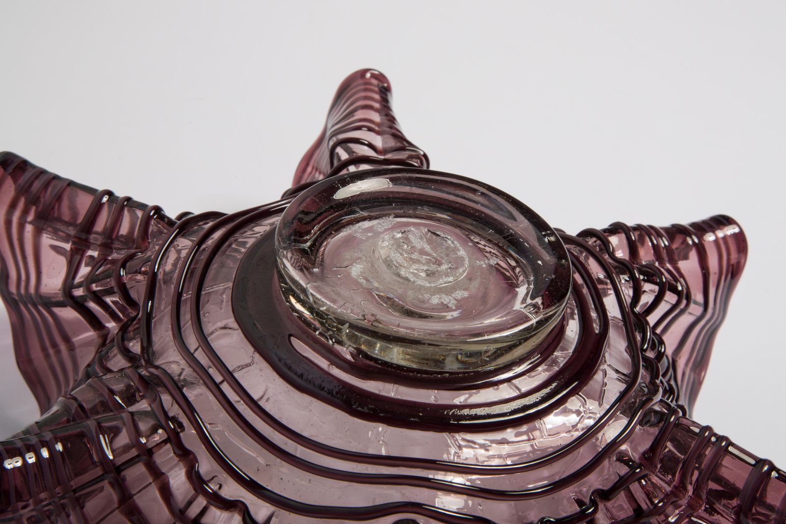 photo vintage Mid Century Purple Vase Artistic Bowl Candlestick With Frill, Europe, 1960s