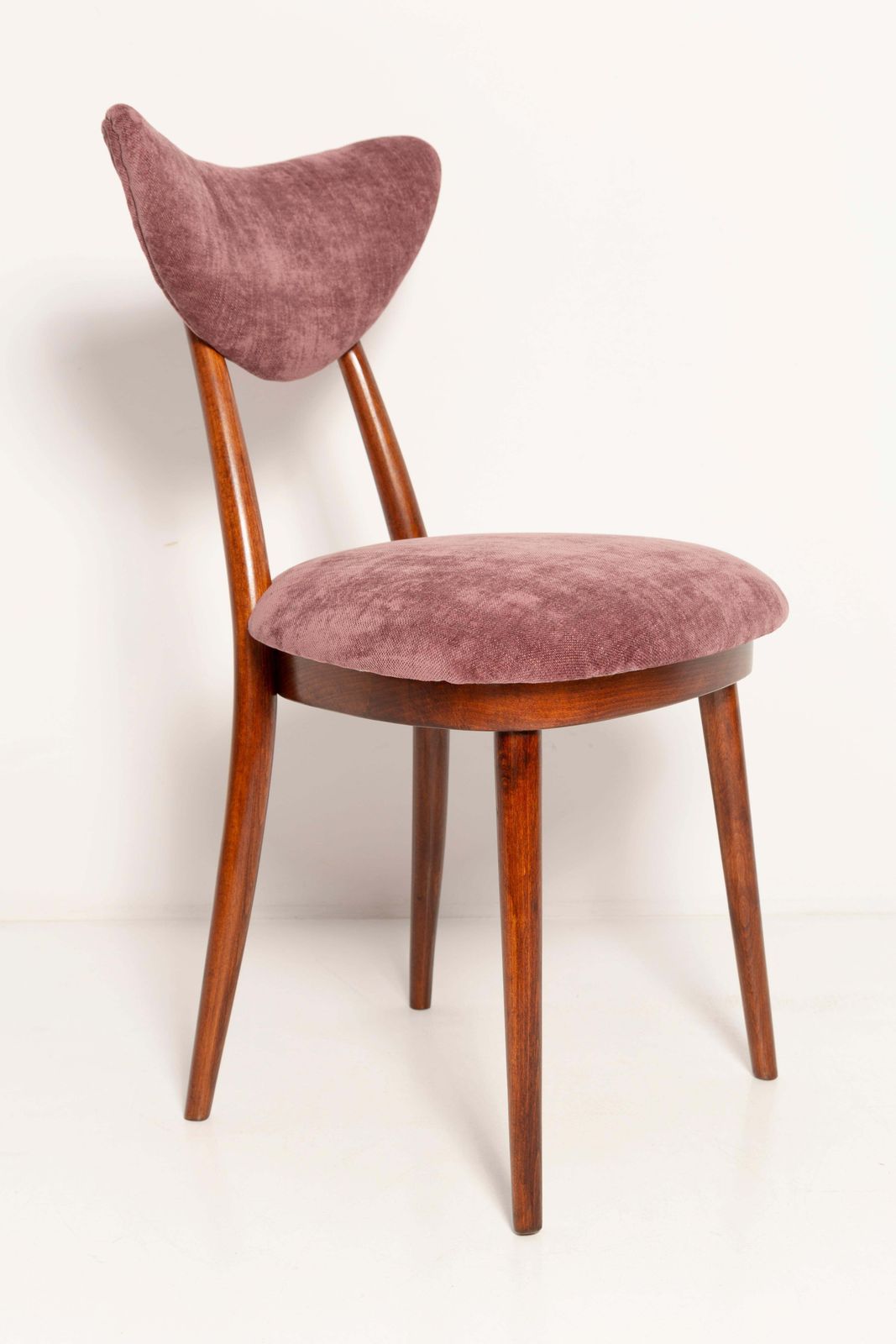 Mid Century Bordeauxroze Violet Fluwelen Hartstoel, Europa, Jaren 1960 photo buy