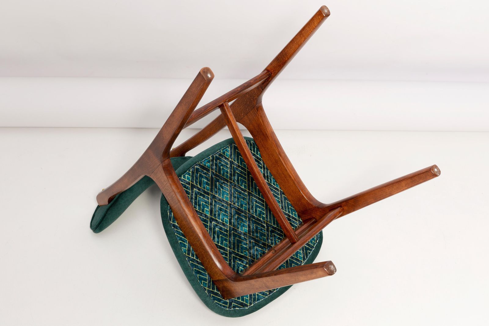 photo vinterior Mid Century Green Velvet Chair Designed By Rajmund Halas, Poland, 1960s