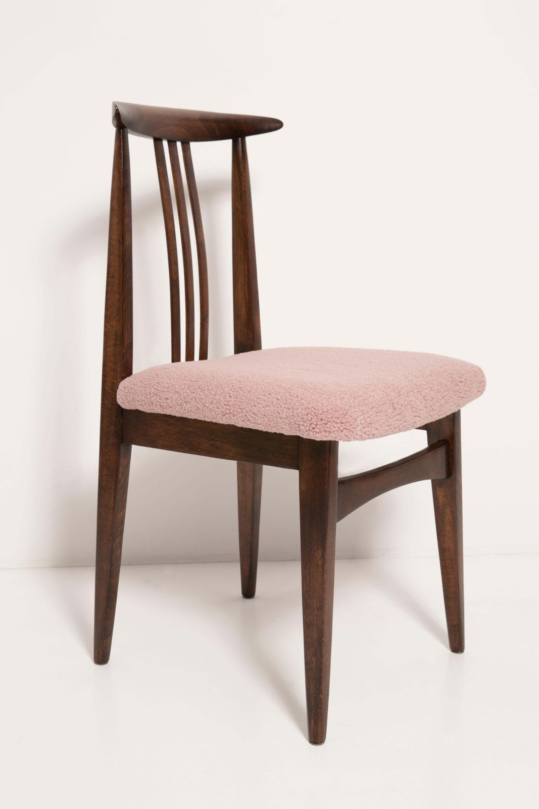 Mid Century Modern Roze Bouclé Fauteuil, Ontworpen Door M. Zielinski, Europa, Jaren 1960 photo for sale