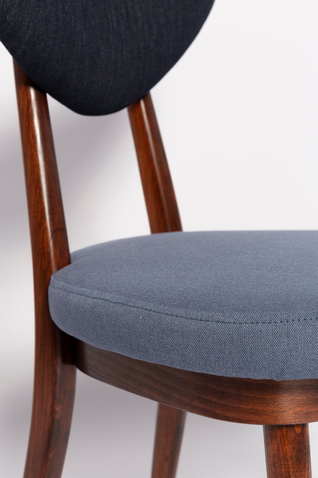 Mid Century Fauteuil Met Hartvormige Zitting, Medium En Donkerblauw Denim, Europa, Ca. Jaren 1960 photo vinterior