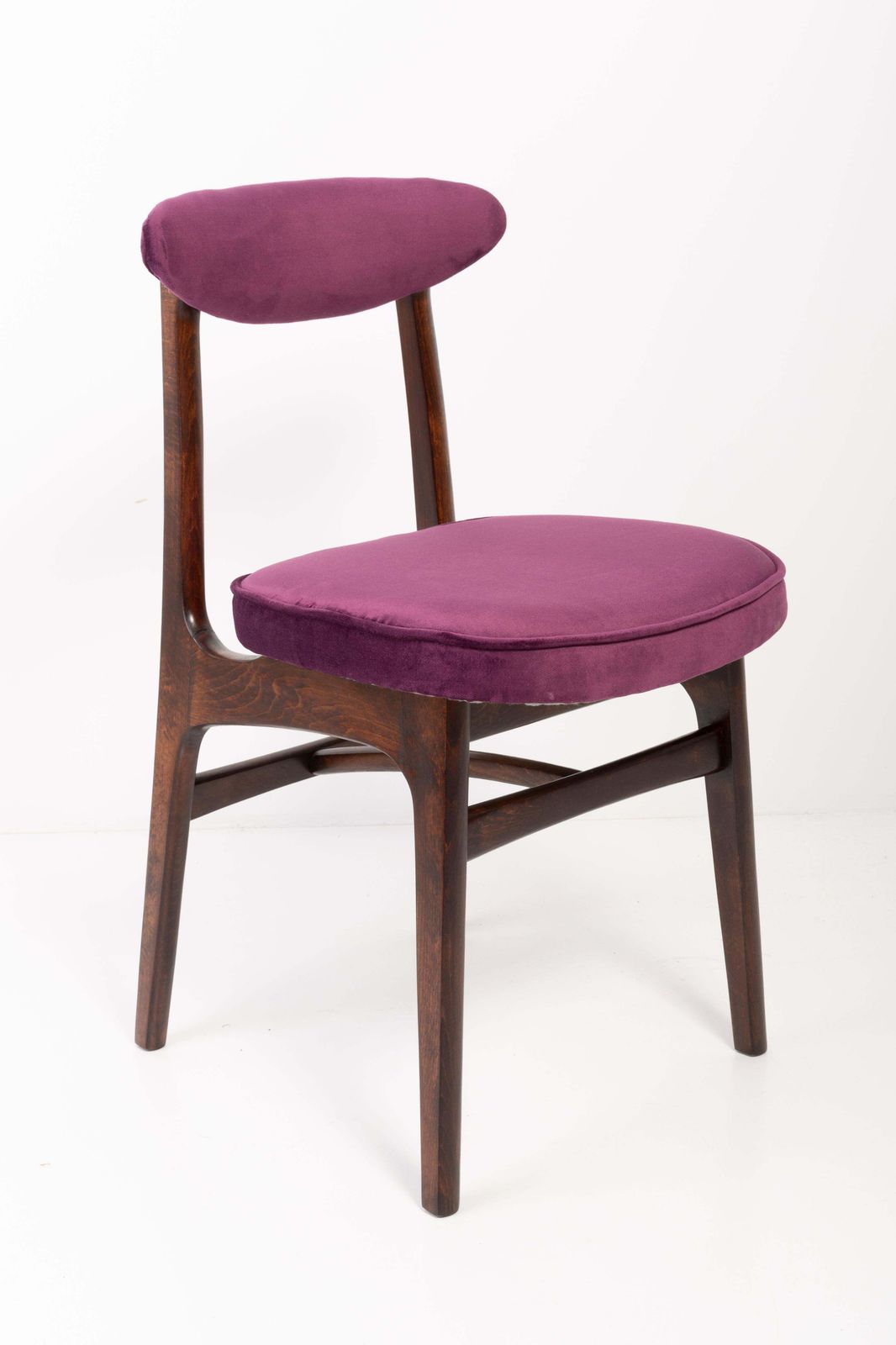 20e Eeuwse Stoel Met Pruimviolet Fluweel, Rajmund Halas, Ca. Jaren 1960 photo Meubels