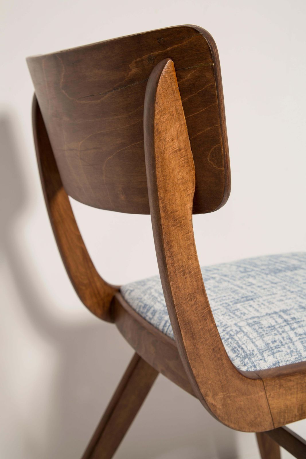 Midcentury White And Blue Linnen Boomerang Chair, Dark Wood, Poland, 1960s photo vintage