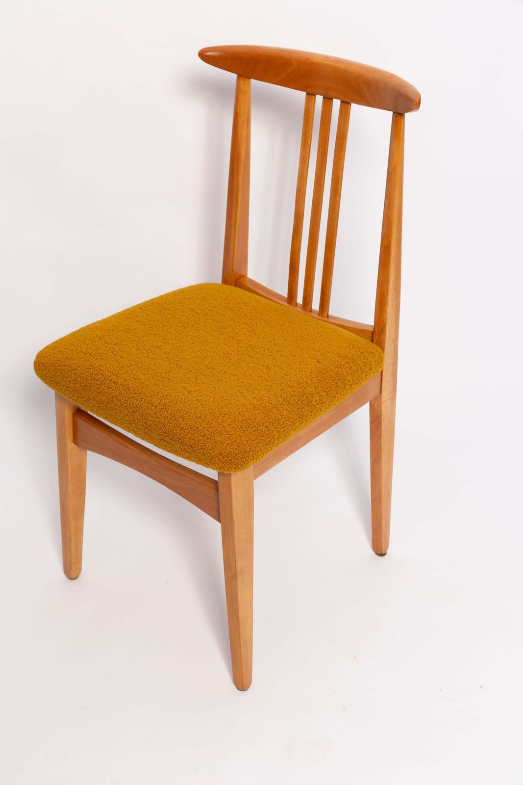 Mid Century Okergele Bouclé Fauteuil, Licht Hout, M. Zielinski, Europa Jaren 1960 photo for sale