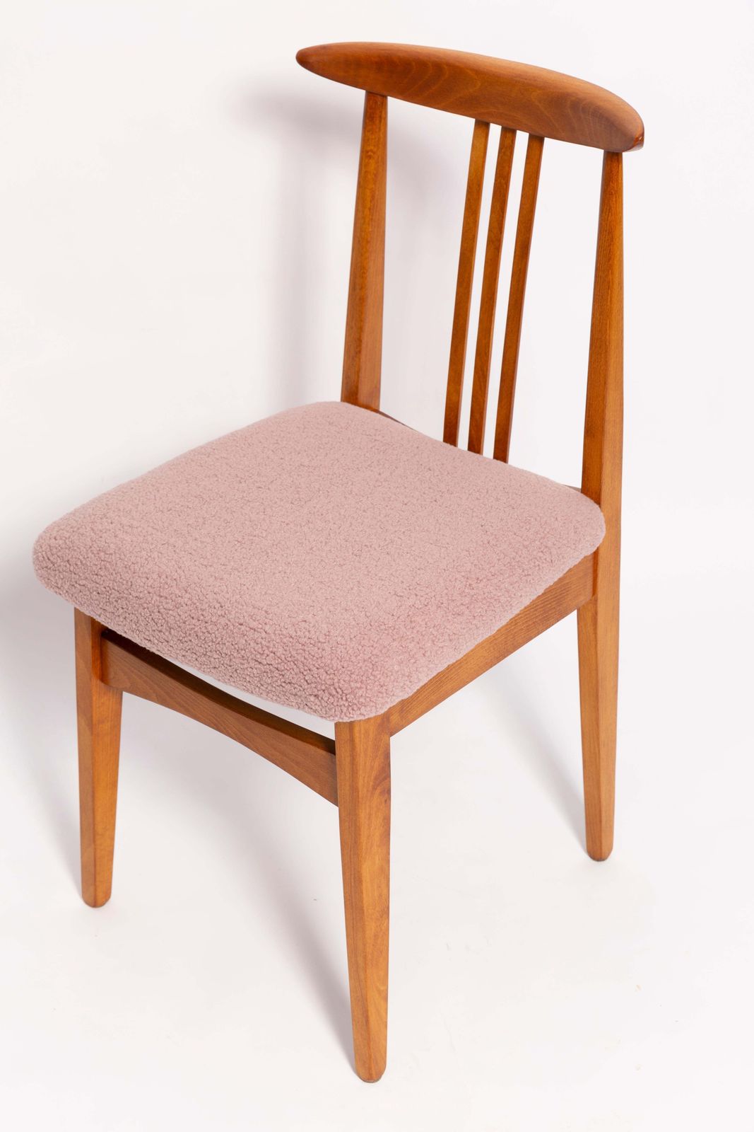 Mid Century Roze Boucle Fauteuil, M. Zielinski, Europa, Jaren 1960 photo for sale