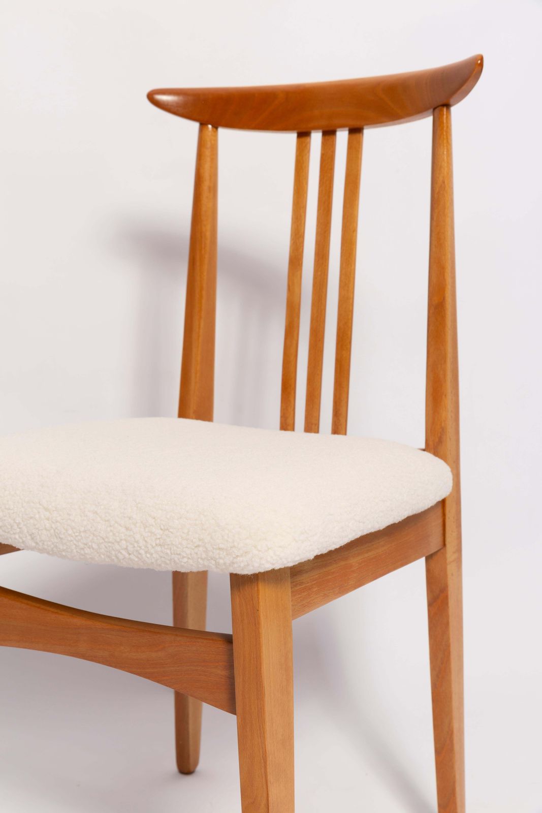 Mid Century Crèmekleurige Ivoren Bouclé Fauteuil, Ontworpen Door M. Zielinski, Europa, Jaren 1960 photo Meubels