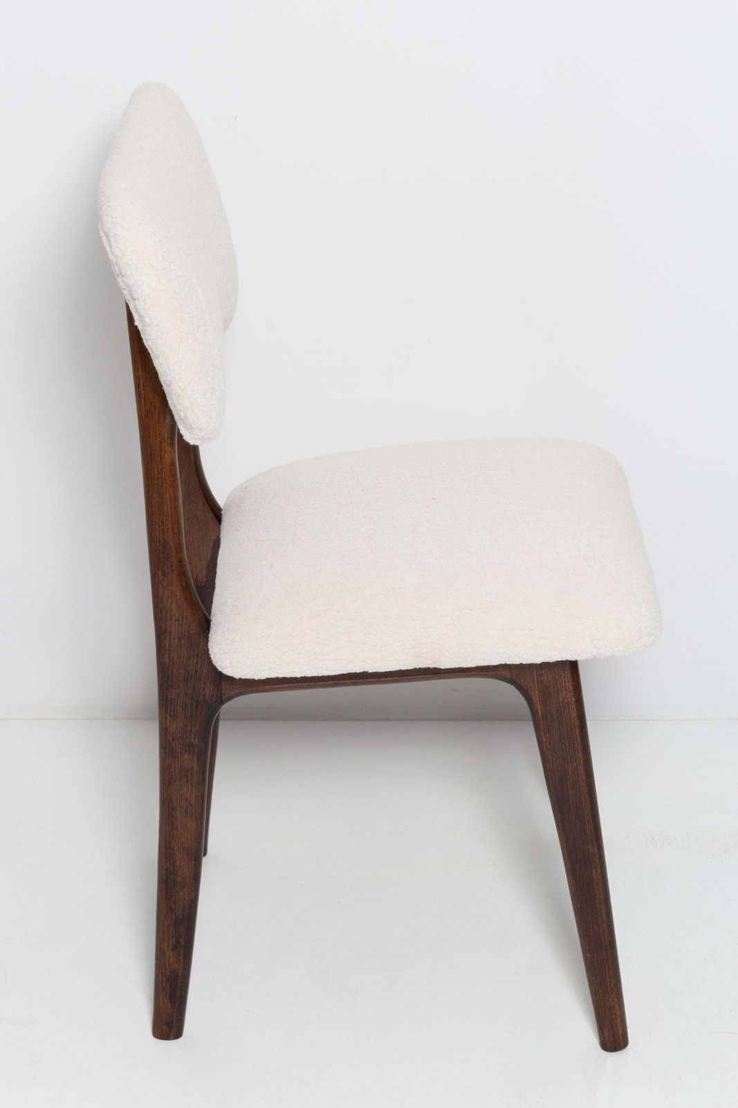 20th Century Light Crème Boucle Walnut Wood Butterfly Chair, Europe, 1960. photo 595.0