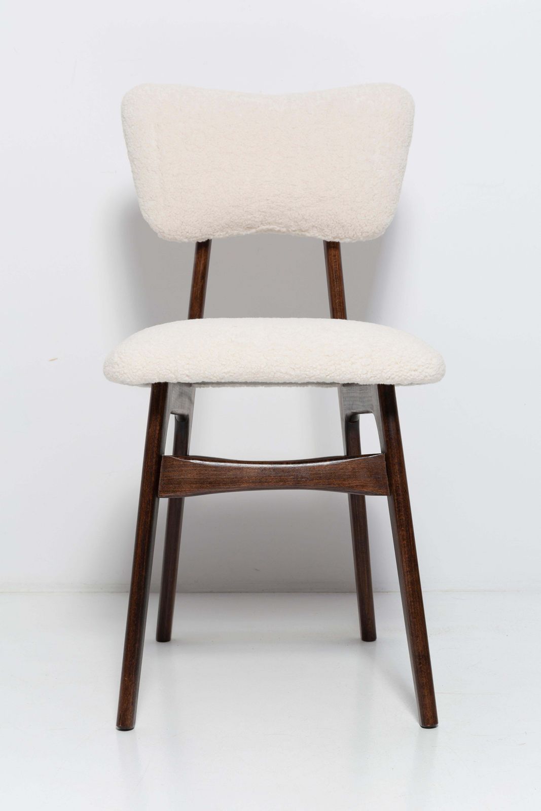 Furniture 20th Century Light Crème Boucle Walnut Wood Butterfly Chair, Europe, 1960. photo