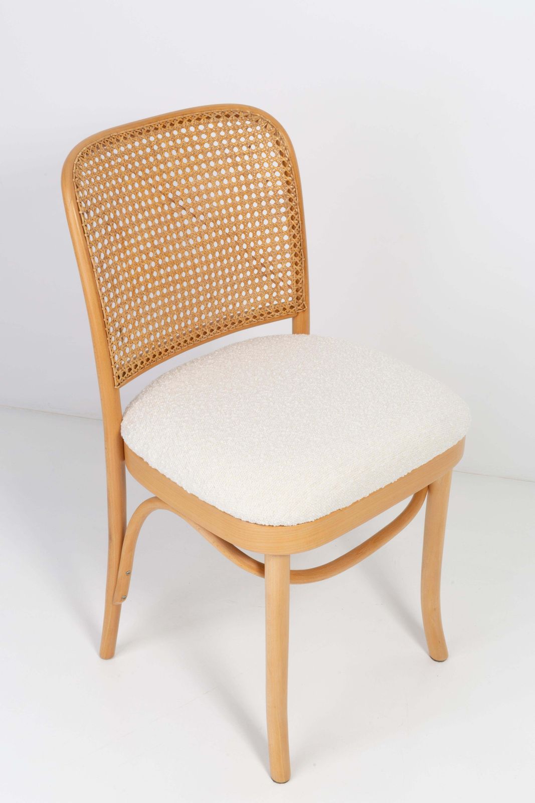 photo vinterior Light White Boucle Thonet Wood Rattan Chair, 1960s