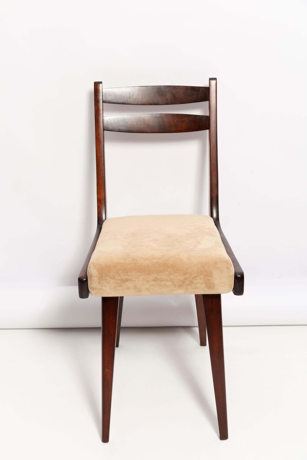 photo furniture Mid Century Gazelle II Fauteuil, Beige Velours, Walnoothout, Europa, Jaren 1960