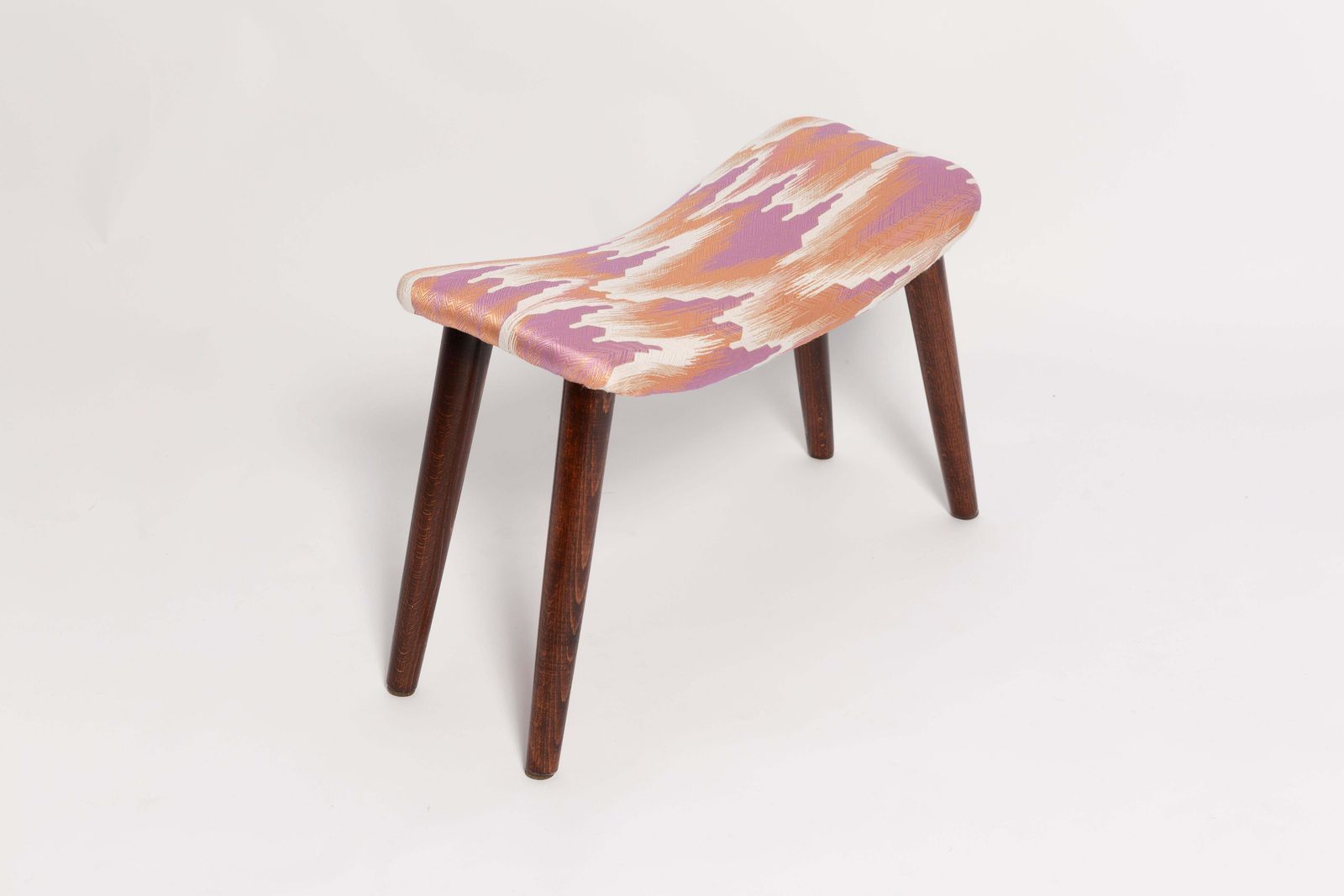 photo furniture Mid Century Vlinderstoel Met Voetenbank, Fandango Jacquard, Donker Hout, Europa, Ca. Jaren 1960