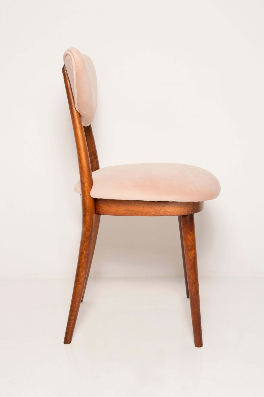 Mid Century Lichtroze Fluwelen Hartvormige Fauteuil, Europa, Ca. Jaren 1960 photo Meubels