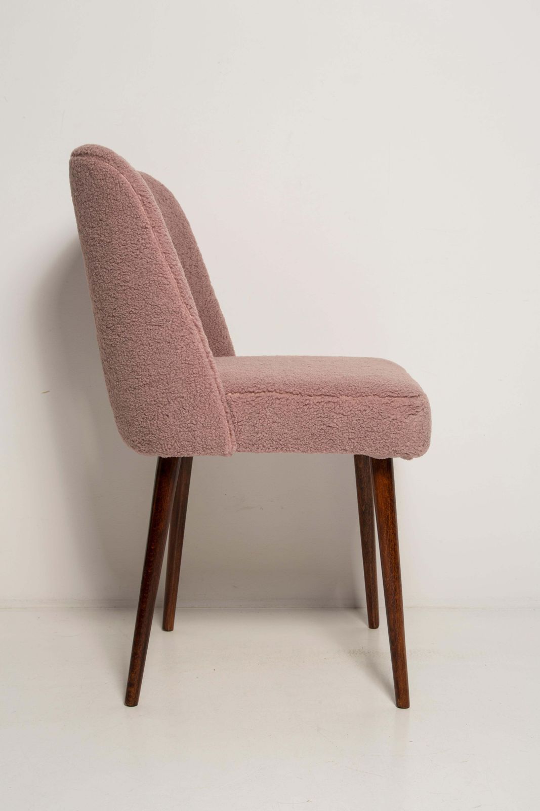 photo furniture Midcentury Pink Bouclé 'Shell' Chair, Europe, 1960s