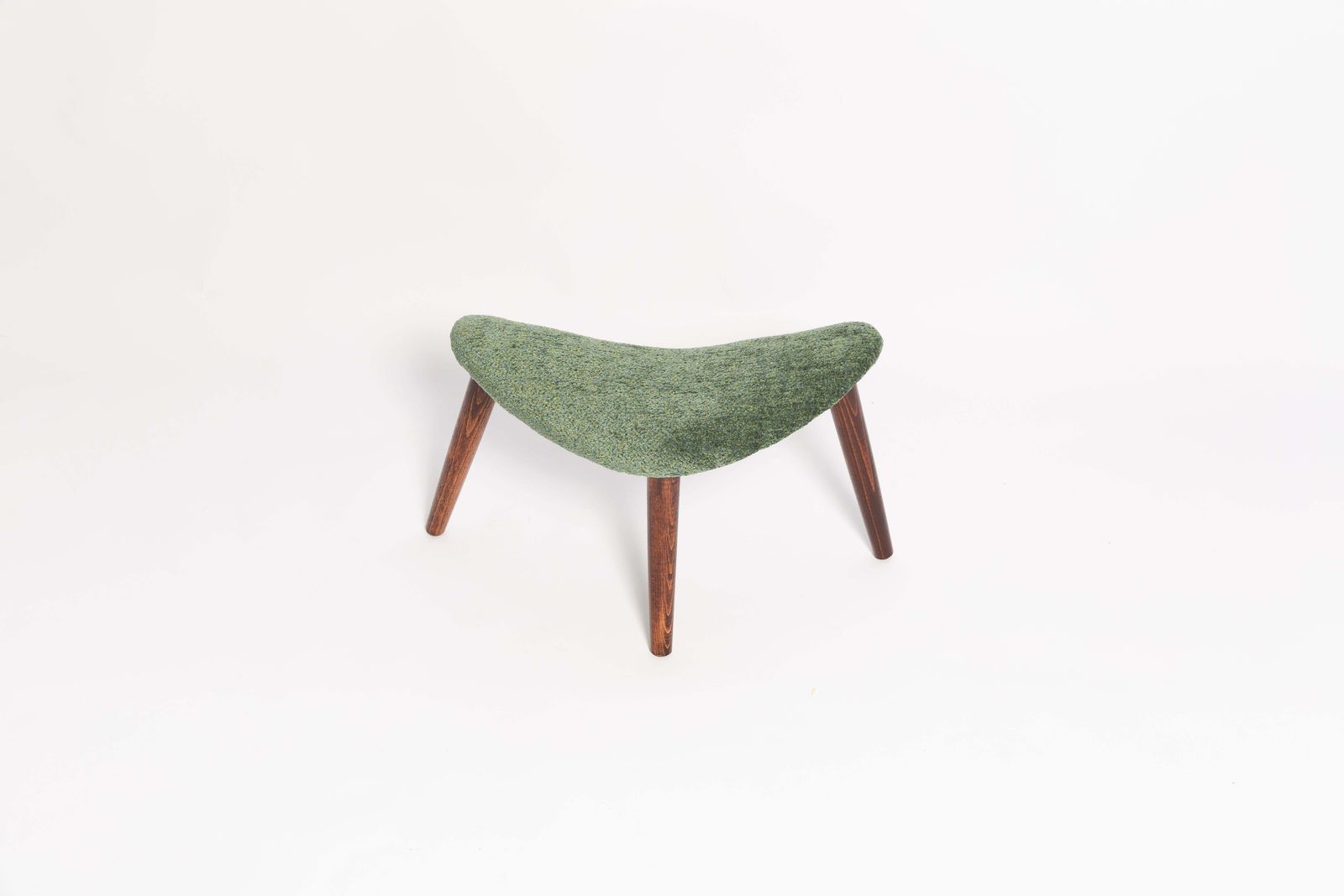 Meubels Mid Century Heart Fauteuil En Kruk, Groen Fluweel, Donker Hout, Europa, Ca. Jaren 1960 photo
