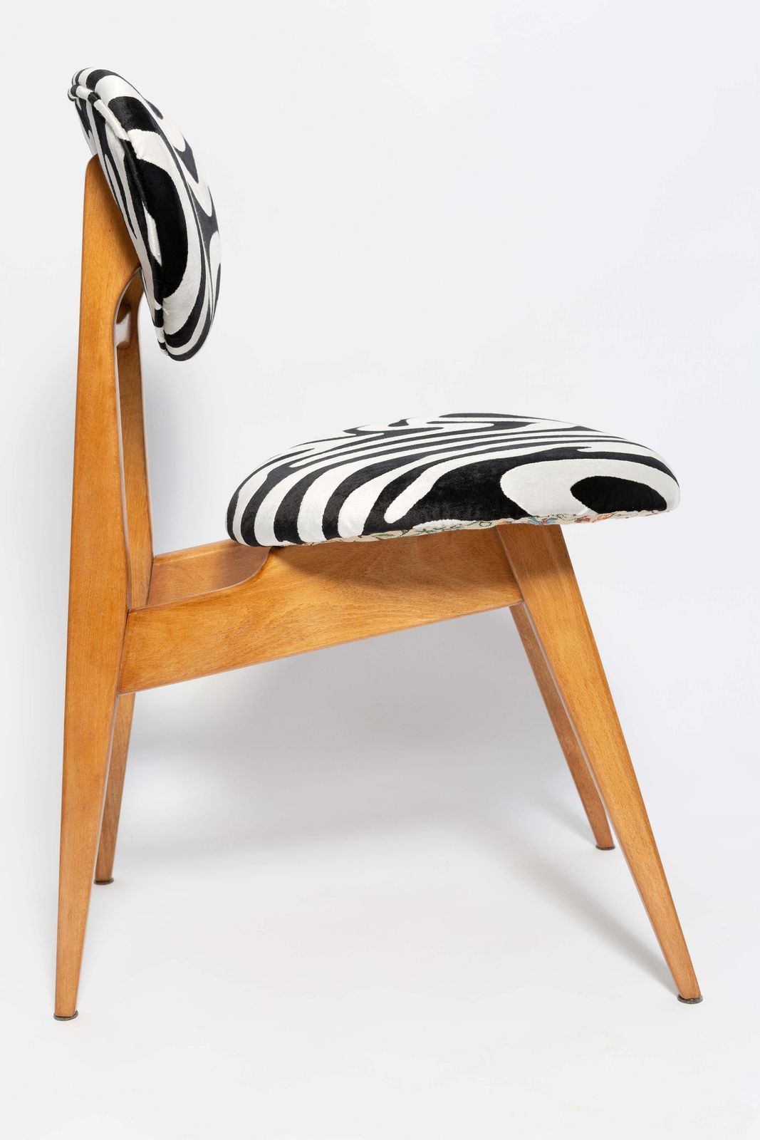 Mid Century Zebra Chair, Type 200/128, By J. Kedziorek, Europe, 1960s photo Furniture
