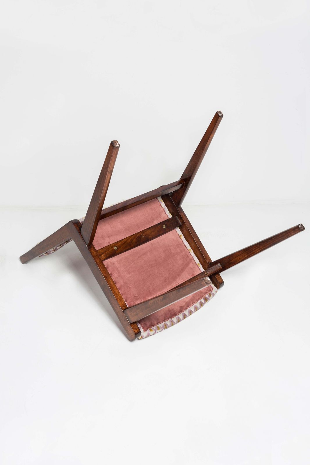 Meubels Mid Century Lichtpaarse Amuleto Fluwelen Jarfauteuil, Polen, Jaren 1960 photo