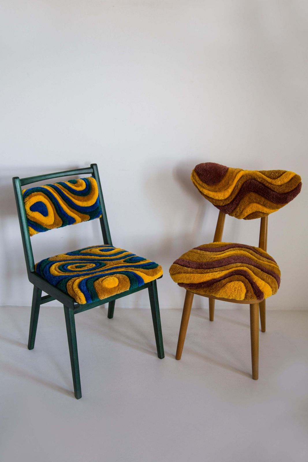Mid Century Hartvormige Stoel Met Handgeknoopt Wol, Europa, Polen, Ca. Jaren 1960 photo vinterior