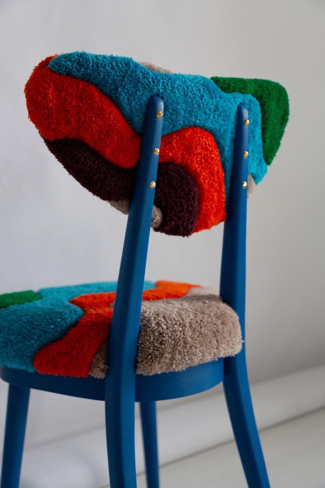 photo furniture Mid Century Fauteuil Type A5828 Met Hartvormige Rugleuning, Handgeknoopt Wol, Europa, Polen, Ca. Jaren 1960