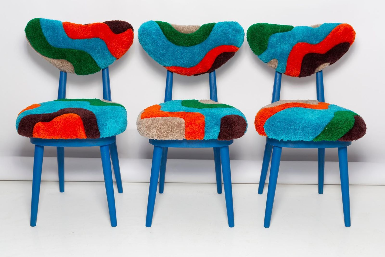 photo vinterior Mid Century Heart Chair In Hand Tufting Blue Wool, Europe, Poland, 1960s